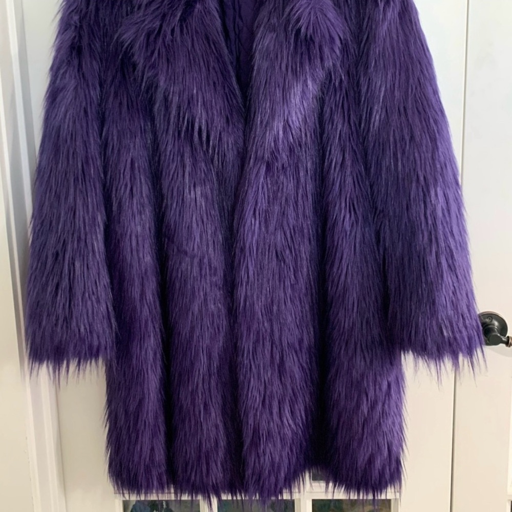 Michael Kors Fur Jacket in fun Purple color!  Would fix size 10/12 to 18.